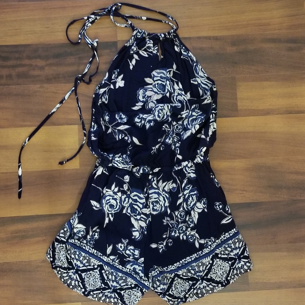 Angie Blue white floral halter pocketed romper - Picture 6 of 7